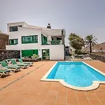 فيلة Vista Timanfaya *